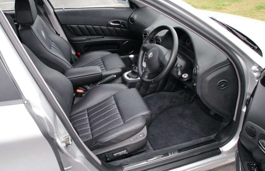 Интерьер Alfa Romeo 166 TI (936) 2004 года  (UK) (фото 13 из 14)